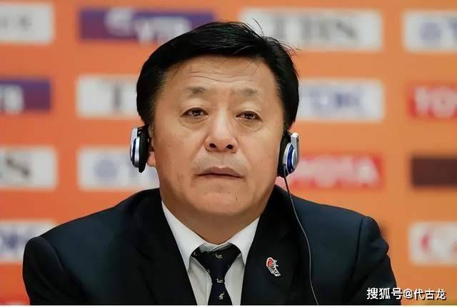 美女被吸乳打扑克
